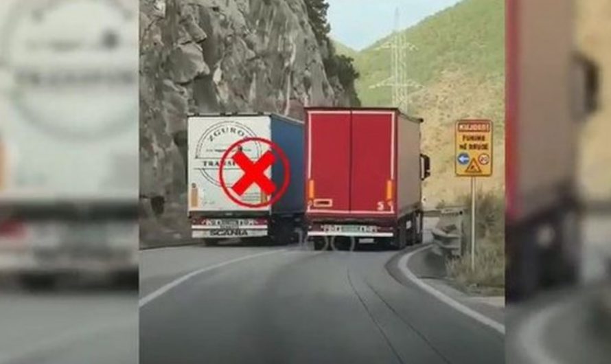 Parakalimi i frikshëm në aksin Elbasan-Librazhd, “e pëson” shoferi i kamionit (Video)